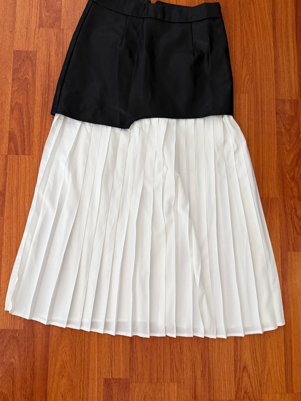Commense Black and White Faux Leather Two-Tone Pleated Midi Skirt